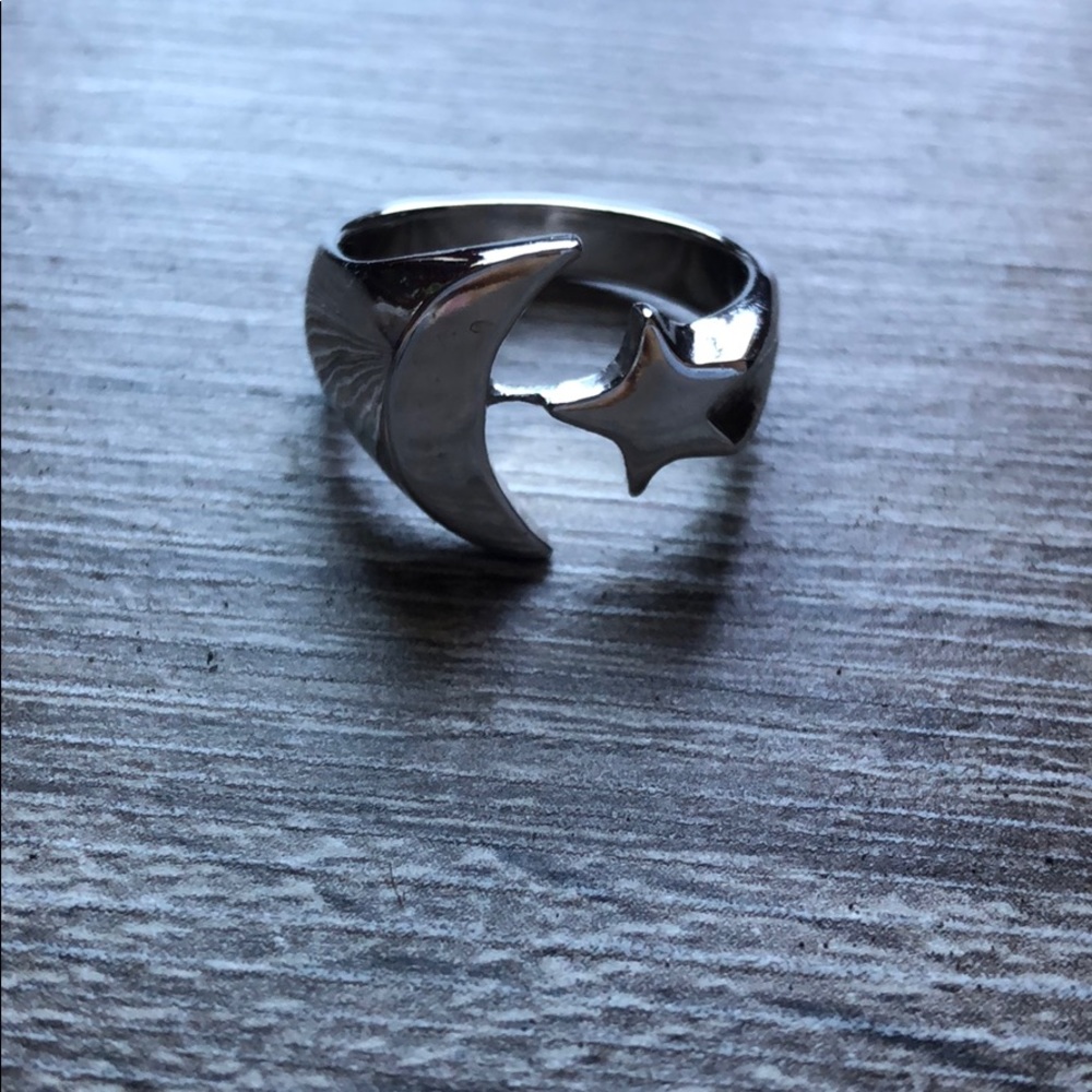 Moon star ring 🌙 - Picture 2 of 5